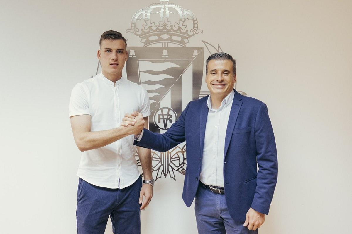 Лунин провел первую тренировку с новым клубом: яркие фото