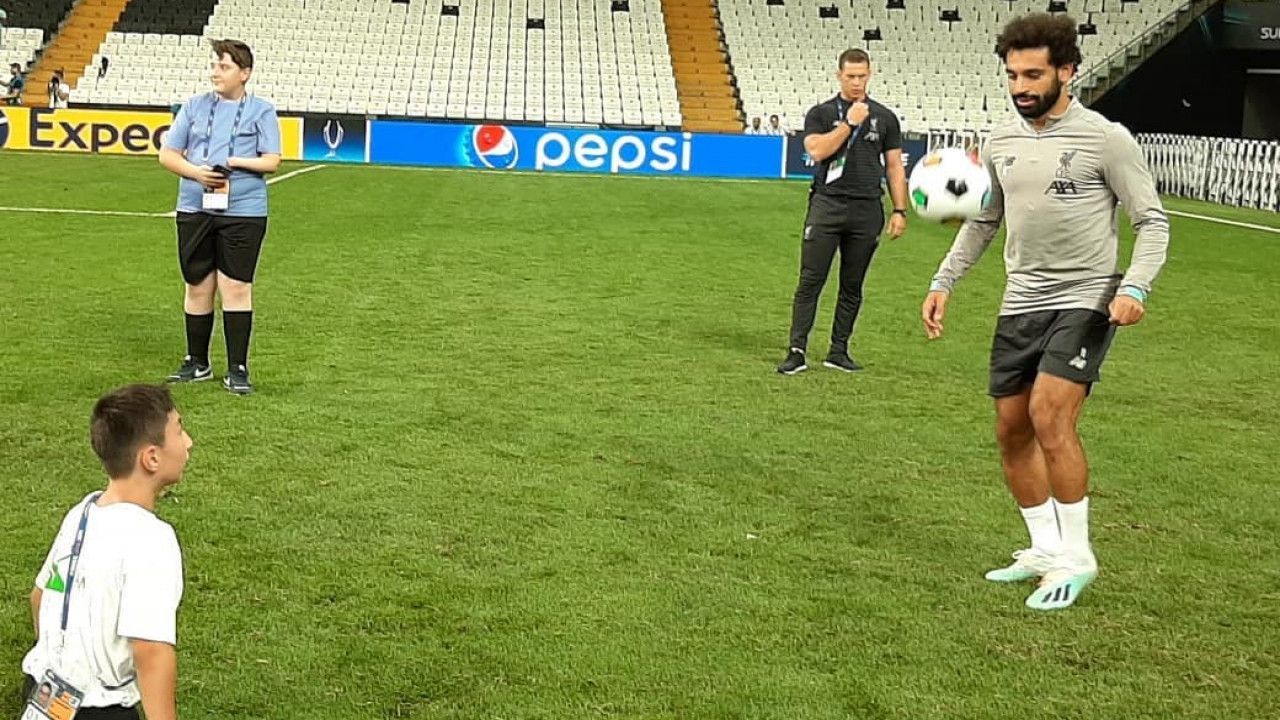 Салах исполнил мечту известного мальчика-инвалида из Казахстана: видео Салах исполнил мечту известного мальчика-инвалида из Казахстана: видео