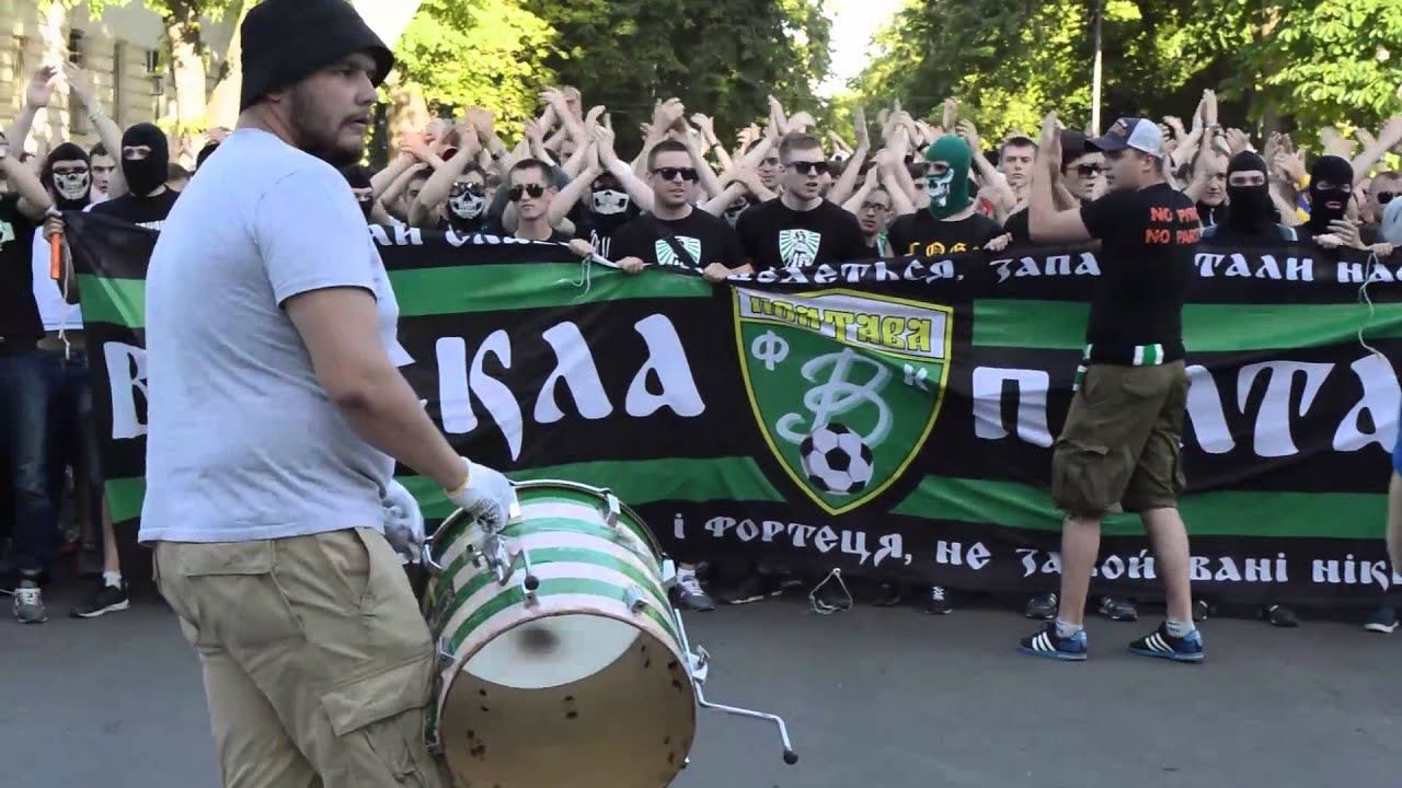 Ультрас "Ворсклы" атаковали фанов "Днепра-1" и отобрали клубный флаг: фото