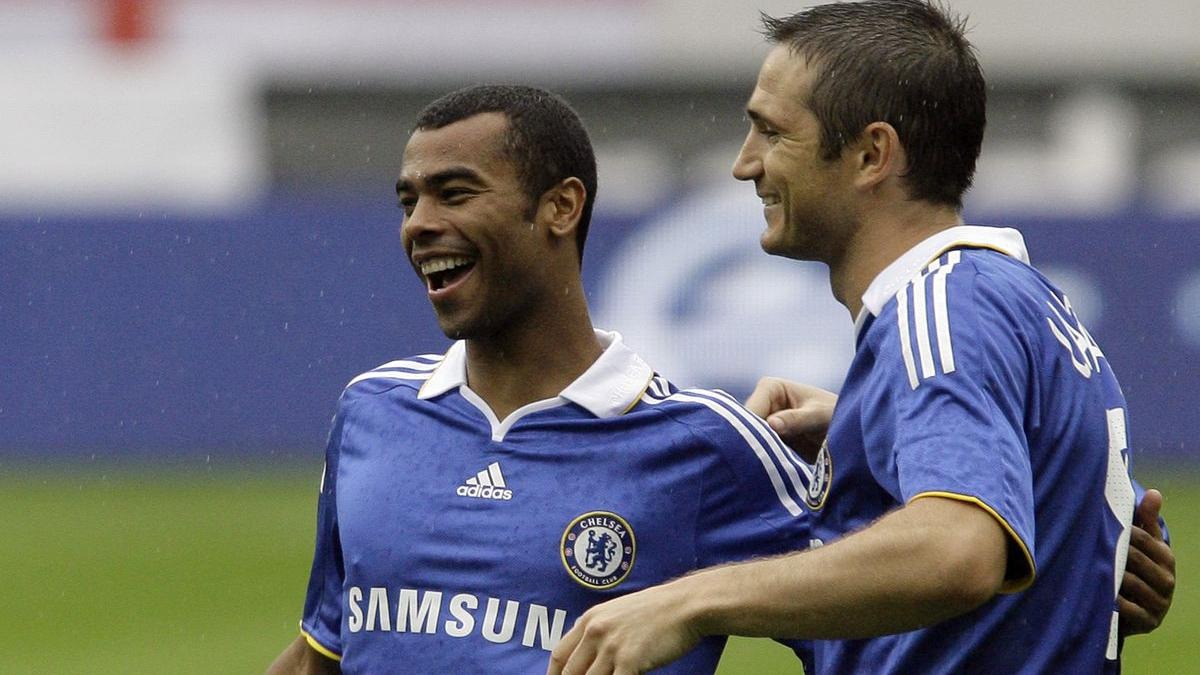 Легенда "Челси" и "Арсенала" неожиданно объявил о завершении карьеры