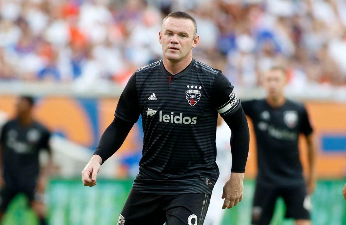 Зірковий Руні зарядив супернику ліктем в щелепу та отримав пряму червону картку: відео Зірковий Руні зарядив супернику ліктем в щелепу та отримав пряму червону картку: відео