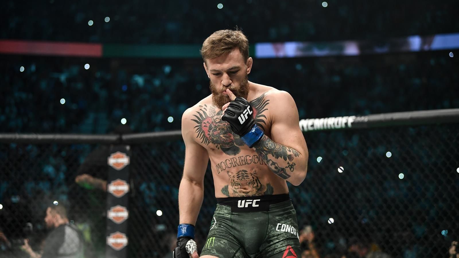 Конор МакГрегор одягнув футболку "Шахтаря": фото Конор МакГрегор одягнув футболку "Шахтаря": фото