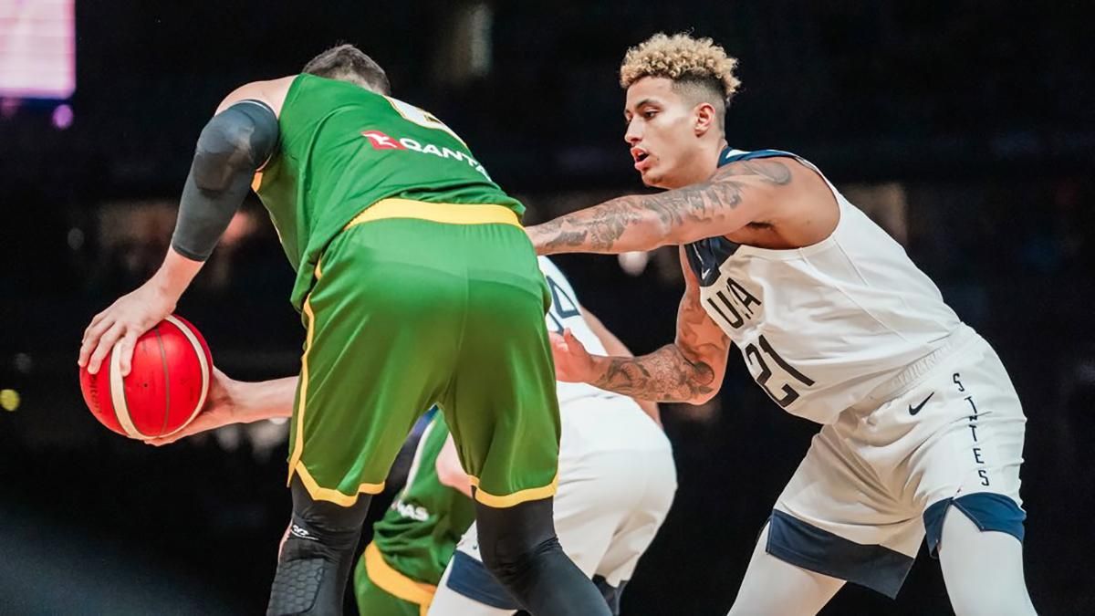 Американский баскетболист забросил мяч в свое кольцо во время матча сборной США: видео Американский баскетболист забросил мяч в свое кольцо во время матча сборной США: видео