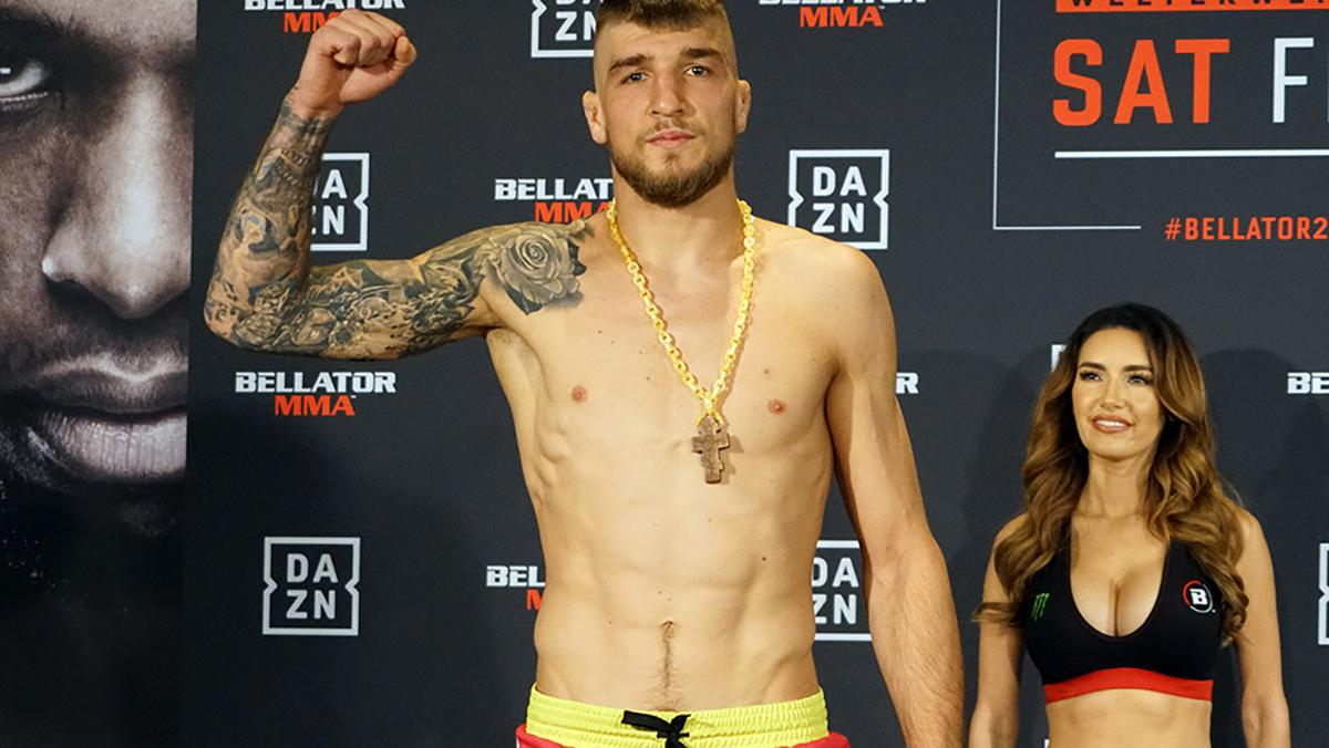 Непобедимый украинский боец одержал победу эффектным приемом: видео