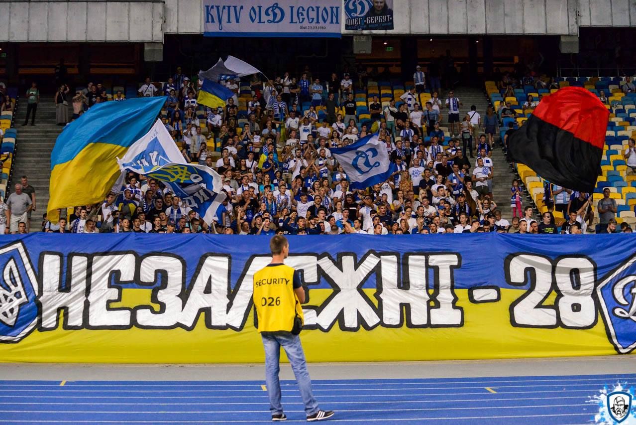 Ультрас "Динамо" емоційно поспілкувалися з гравцями після нічиєї з "Олімпіком": відео (18+) Ультрас "Динамо" емоційно поспілкувалися з гравцями після нічиєї з "Олімпіком": відео (18+)