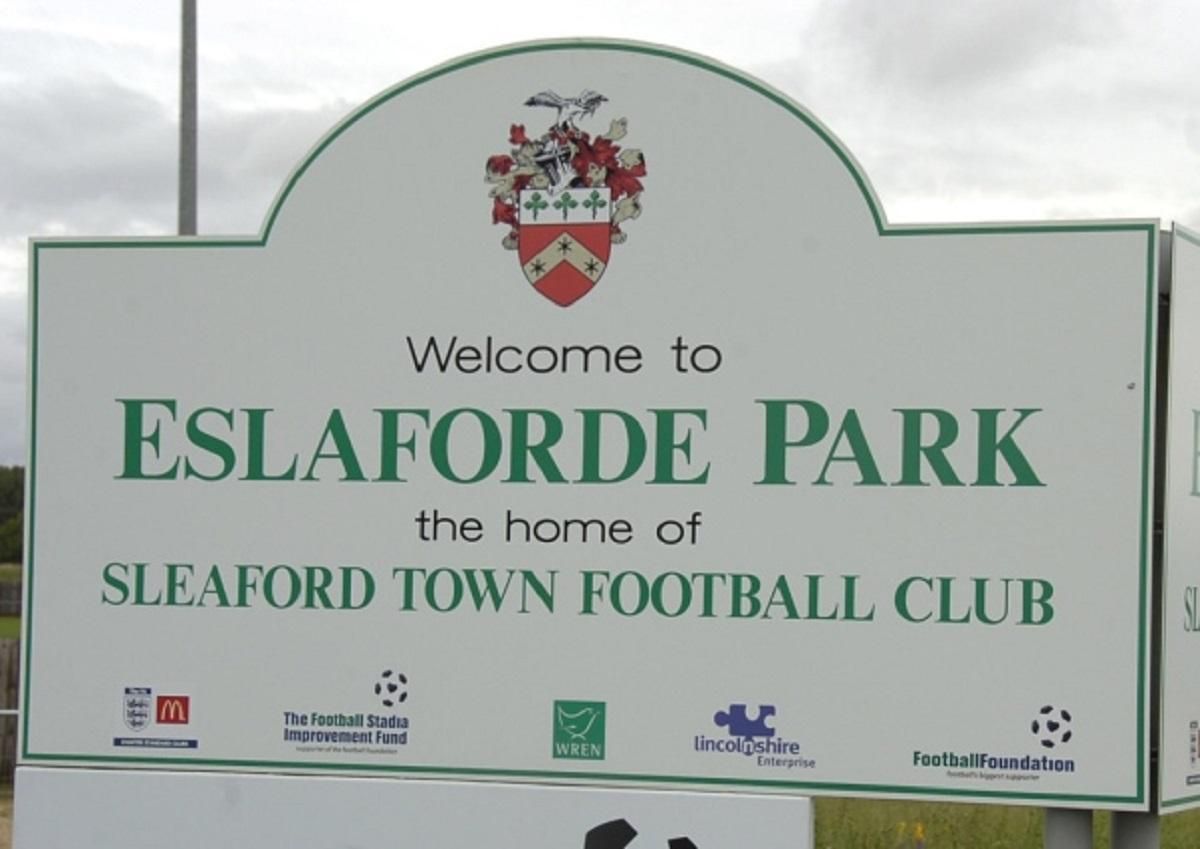 Английский тренер трагически умер после празднования победы своей команды Английский тренер трагически умер после празднования победы своей команды