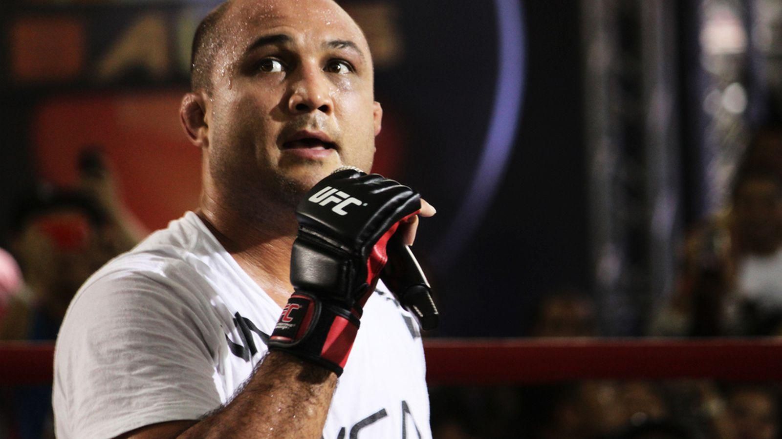 Легенда UFC вдруге за рік побив людину на вулиці: відео Легенда UFC вдруге за рік побив людину на вулиці: відео