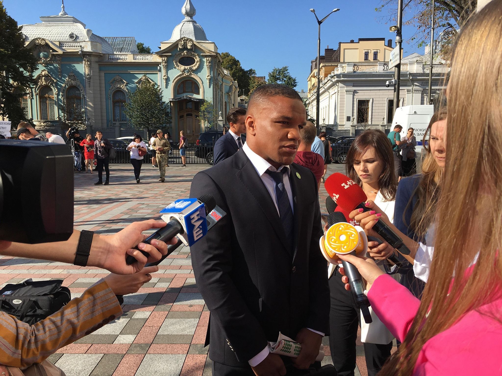 #першийтемношкірий: нардеп Жан Беленюк сделал первое фото в Раде #першийтемношкірий: нардеп Жан Беленюк сделал первое фото в Раде