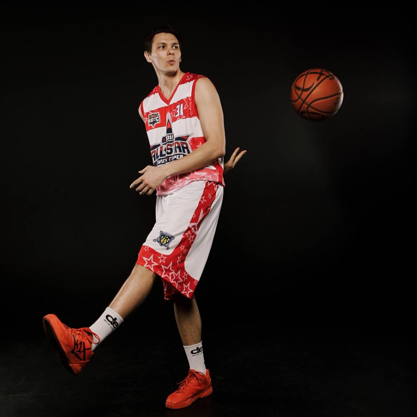 Як попри "невисокий" зріст український данкер став чемпіоном світу: вражаюча історія Як попри "невисокий" зріст український данкер став чемпіоном світу: вражаюча історія