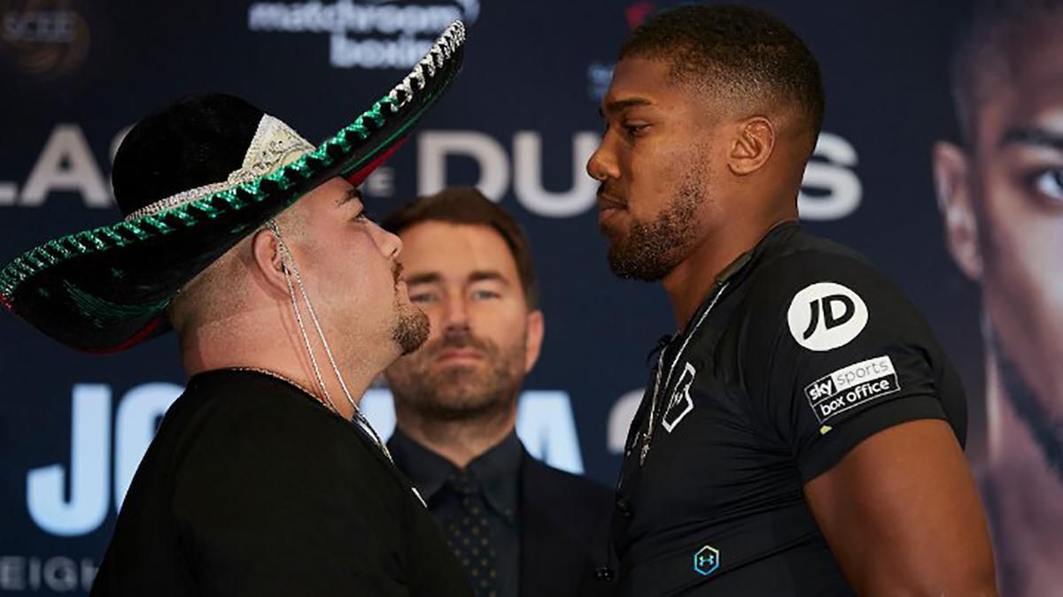 Джошуа й Руїс провели дуель поглядів, мексиканець одягнув сомбреро: відео Джошуа й Руїс провели дуель поглядів, мексиканець одягнув сомбреро: відео