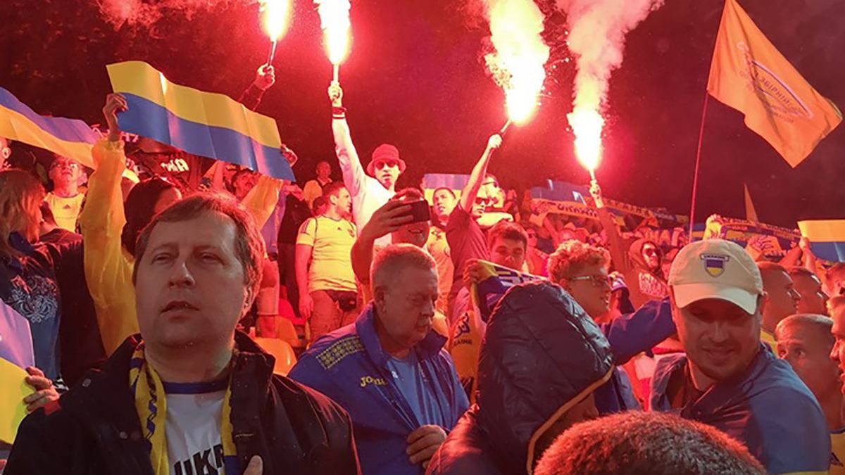 Как болельщики поддерживали сборную Украины в Литве, а футболисты их поблагодарили: фото и видео