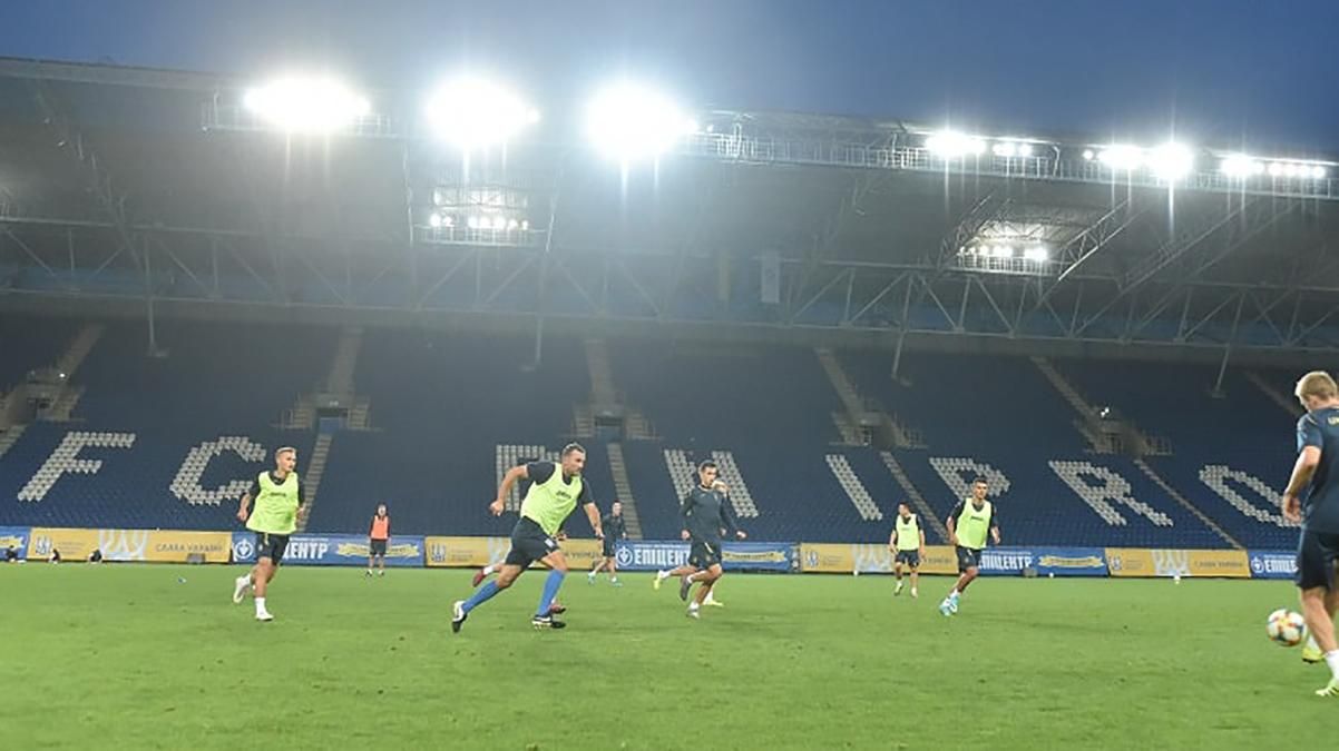 Як збірна України тренувала на "Дніпро-арена": фото Як збірна України тренувала на "Дніпро-арена": фото