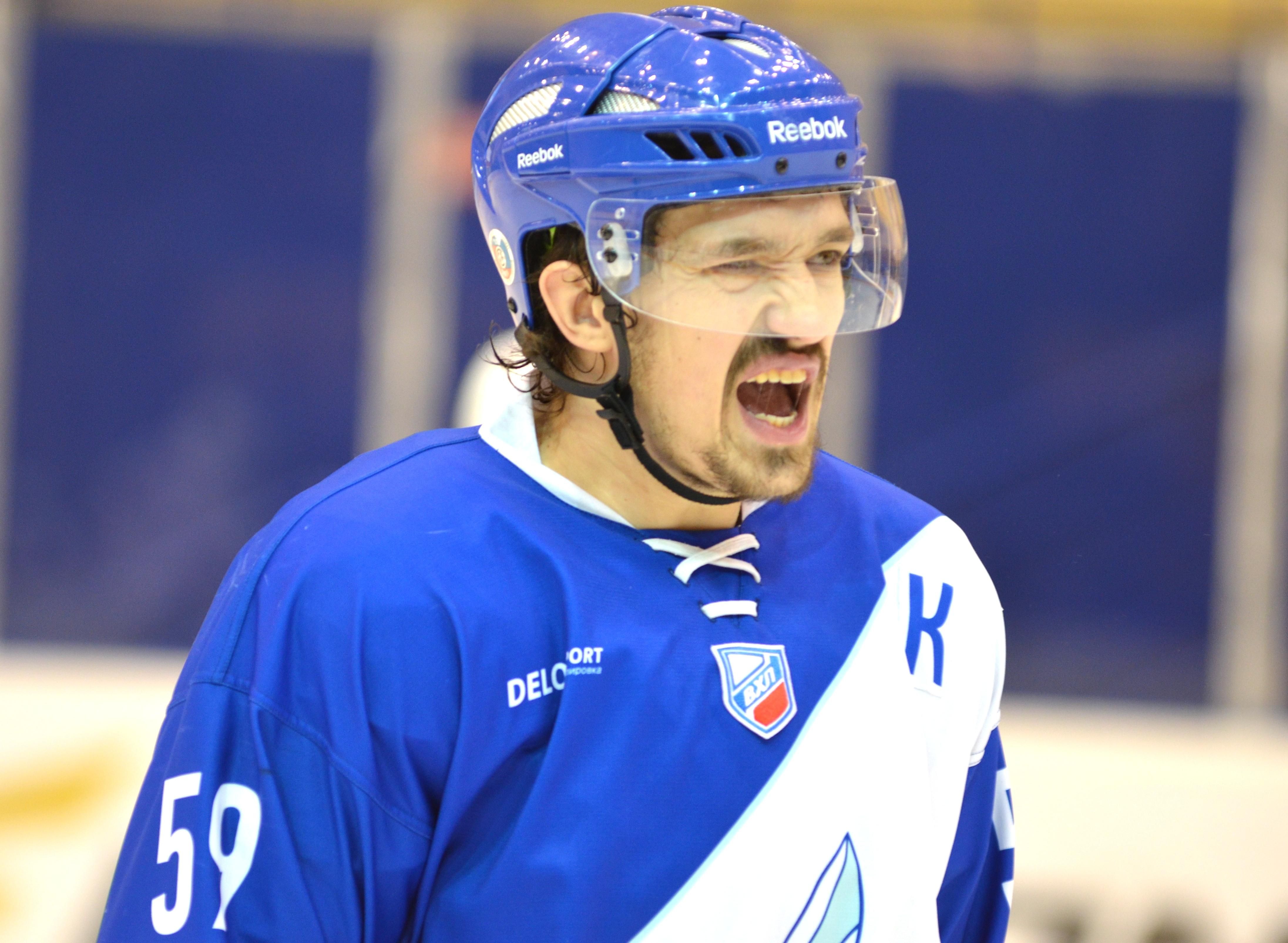 Український клуб підписав 33-річного російського захисника Український клуб підписав 33-річного російського захисника