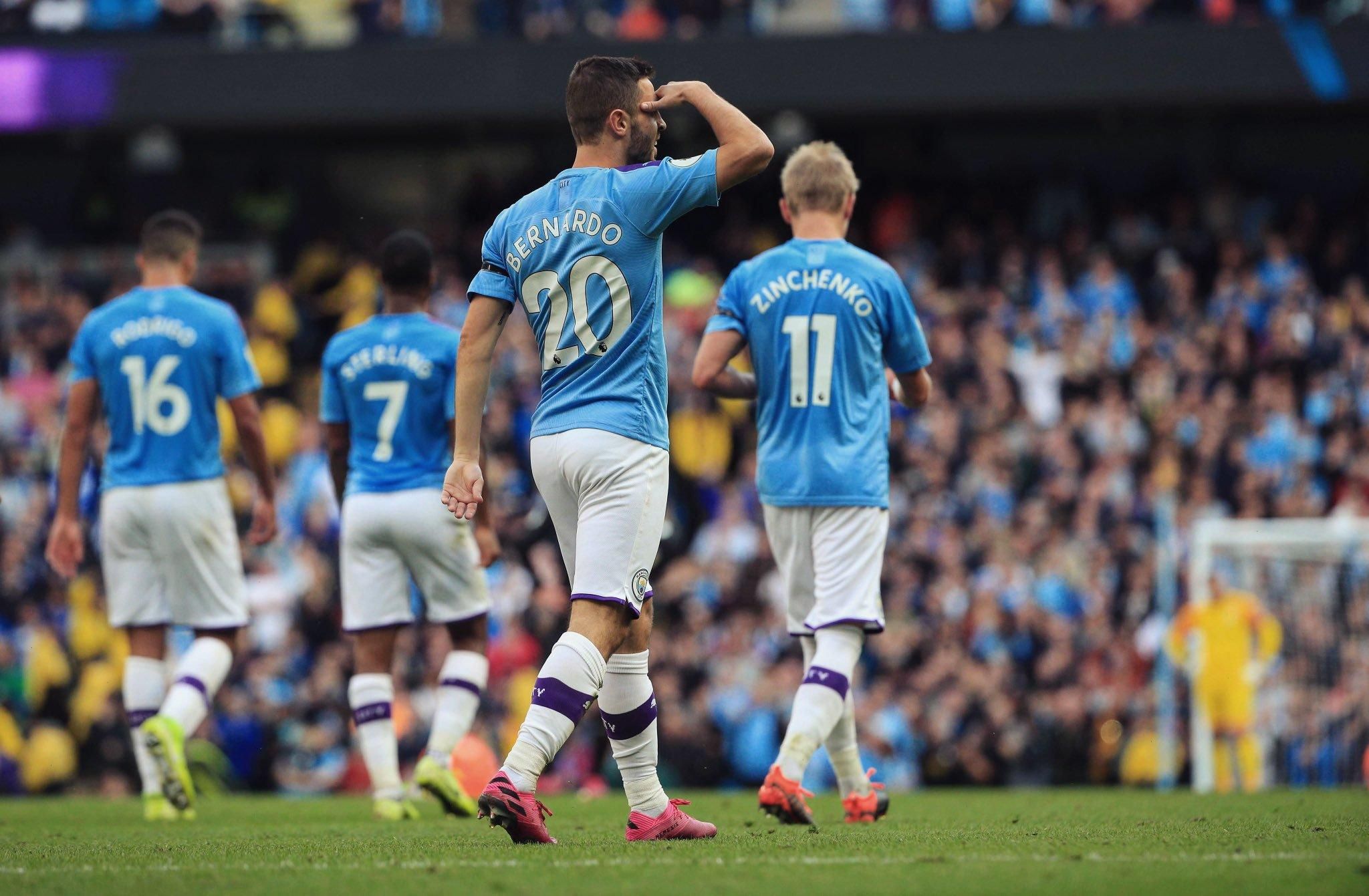 "Манчестер Сити" стал первым клубом, который потратил на состав миллиард евро "Манчестер Сити" стал первым клубом, который потратил на состав миллиард евро