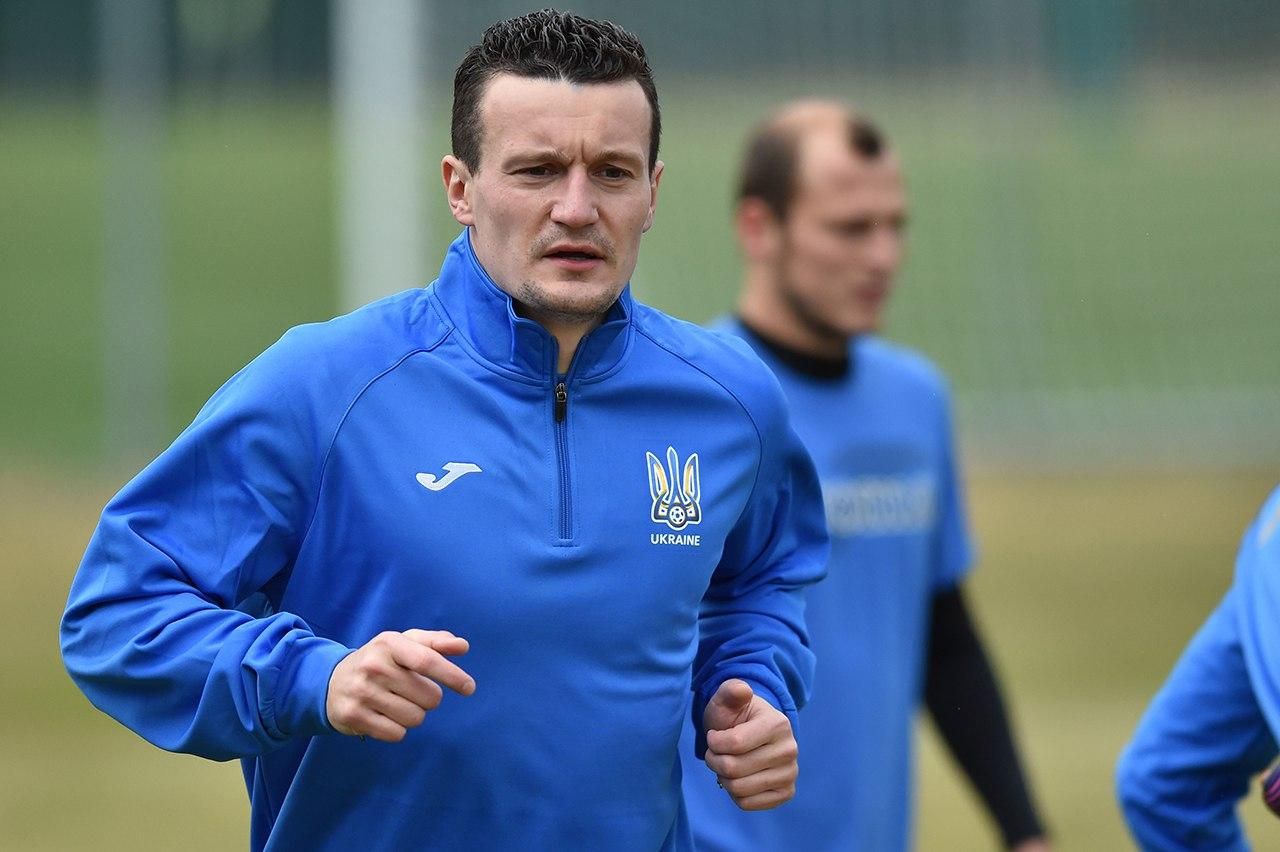 Зеленський особисто обірвав кар'єру легендарному футболісту "Карпат" та збірної України Зеленський особисто обірвав кар'єру легендарному футболісту "Карпат" та збірної України