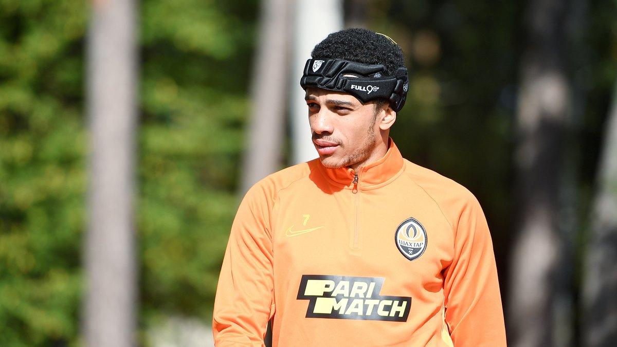 Тайсон готовится к игре с "Манчестер Сити" в защитном шлеме: фото