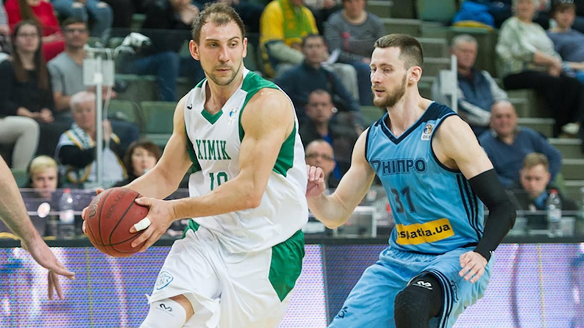 "Дніпро" виграв Суперкубок України, здолавши "Хімік" за сумою двох матчів "Дніпро" виграв Суперкубок України, здолавши "Хімік" за сумою двох матчів