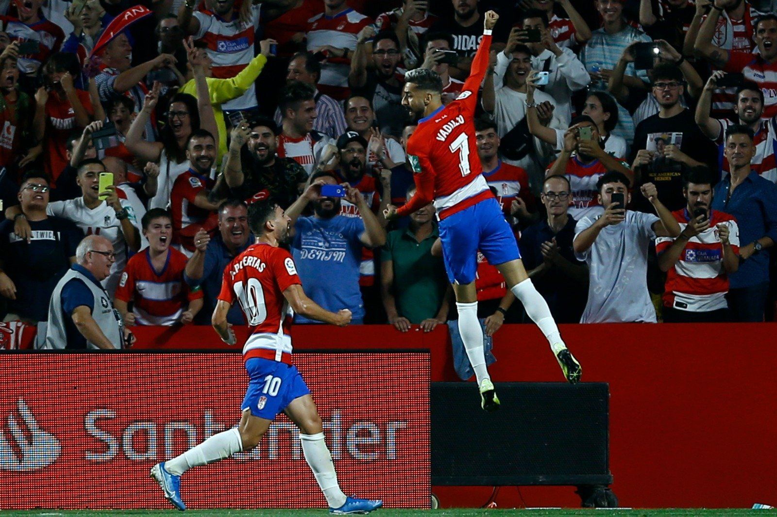 "Барселона" сенсаційно програла "Гранаді", пропустивши гол на 63 секунді: відео "Барселона" сенсаційно програла "Гранаді", пропустивши гол на 63 секунді: відео