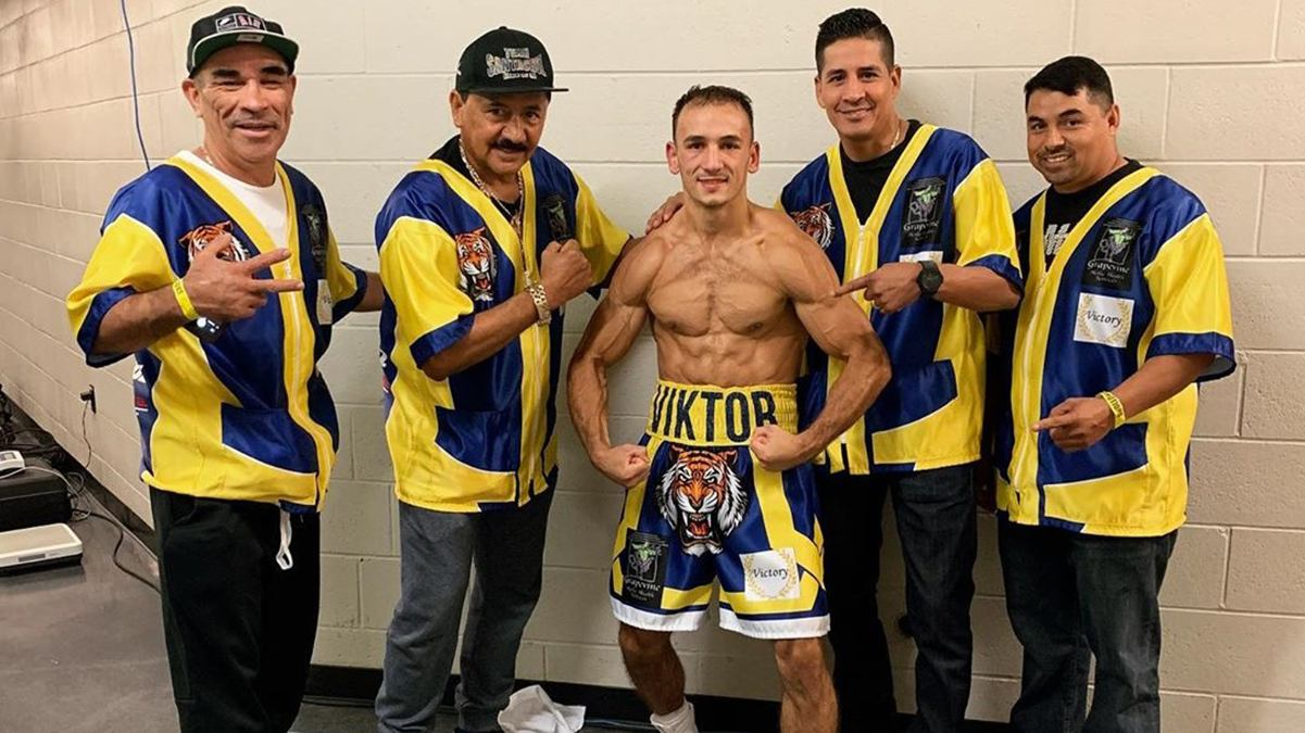 Украинский боксер Славинский нокаутировал соперника в третьем раунде: видео