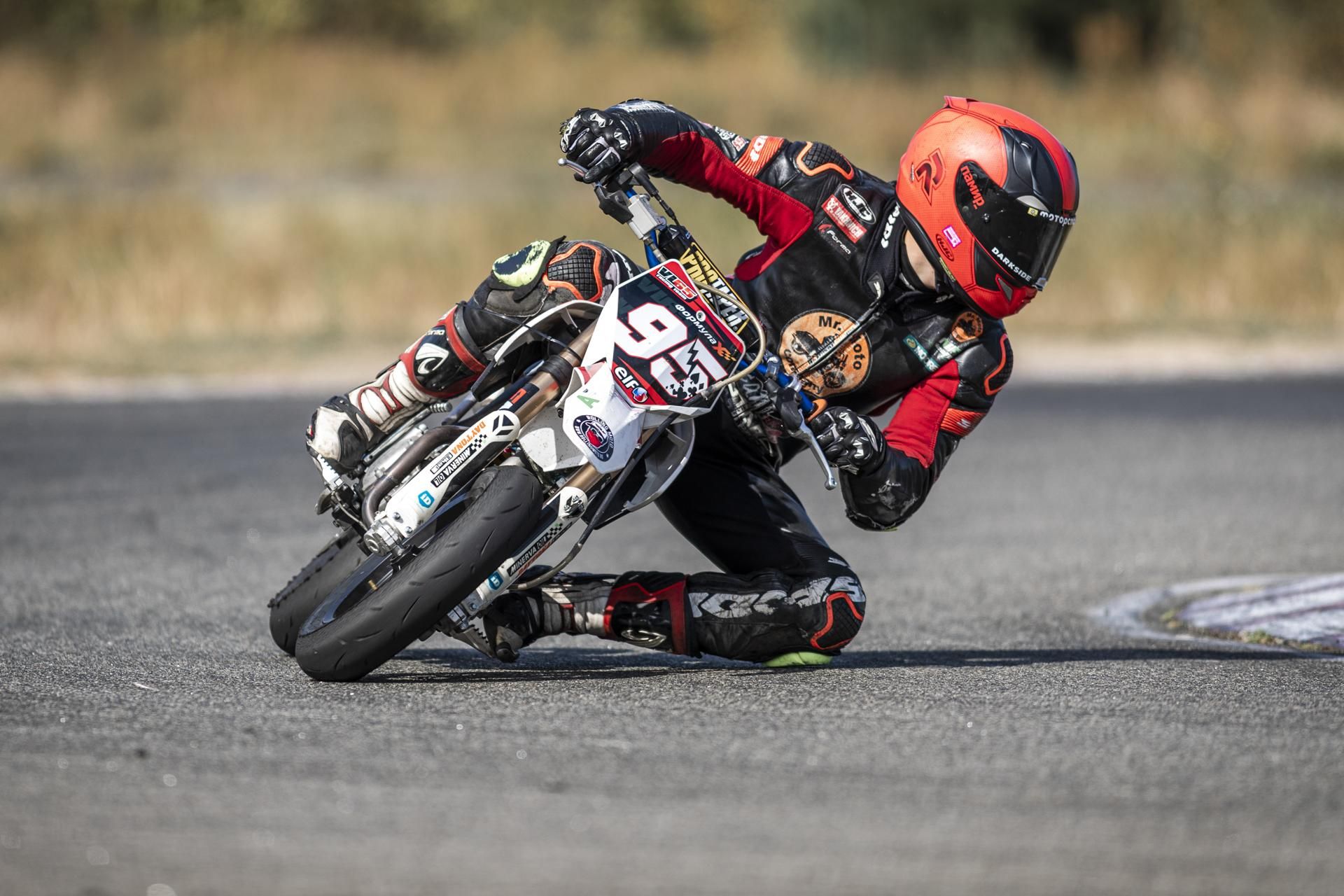 У Києві відбувся фінал чемпіонату "козаків-мотогонщиків" У Києві відбувся фінал чемпіонату "козаків-мотогонщиків"