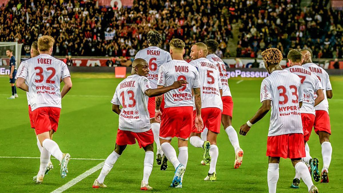 ПСЖ сенсационно проиграл "Реймсу", пропустив головокружительный гол: видео ПСЖ сенсационно проиграл "Реймсу", пропустив головокружительный гол: видео