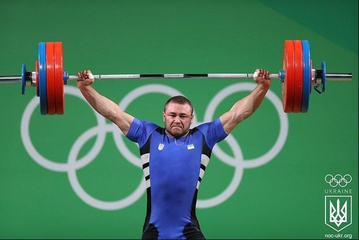 Украинец Чумак стал бронзовым призером чемпионата мира, толкнув штангу весом 217 кг