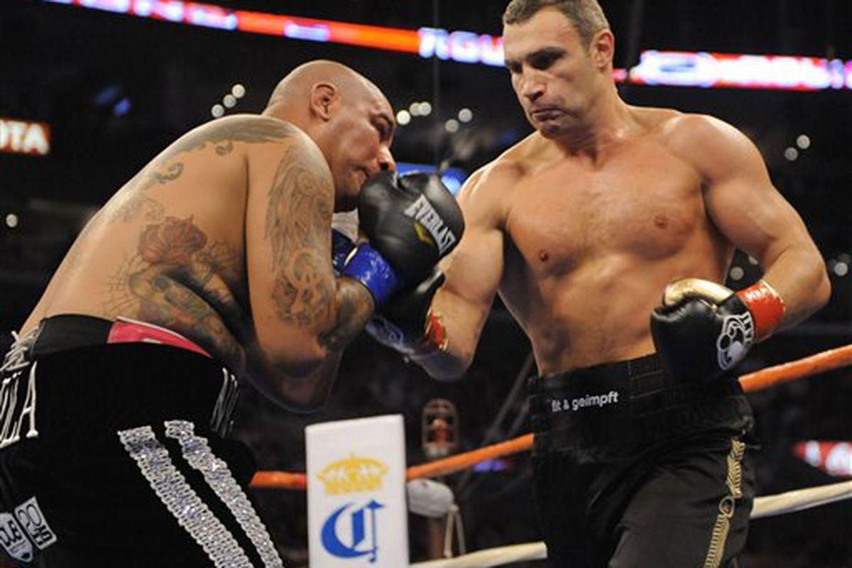 Десять років тому Кличко побив Арреолу в драматичному бою: ретро-відео Десять років тому Кличко побив Арреолу в драматичному бою: ретро-відео