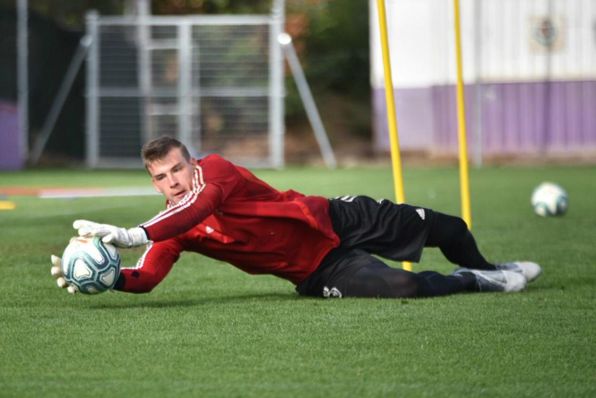 Лунин не будет играть за "Вильярреал", несмотря на ужасную игру его конкурента