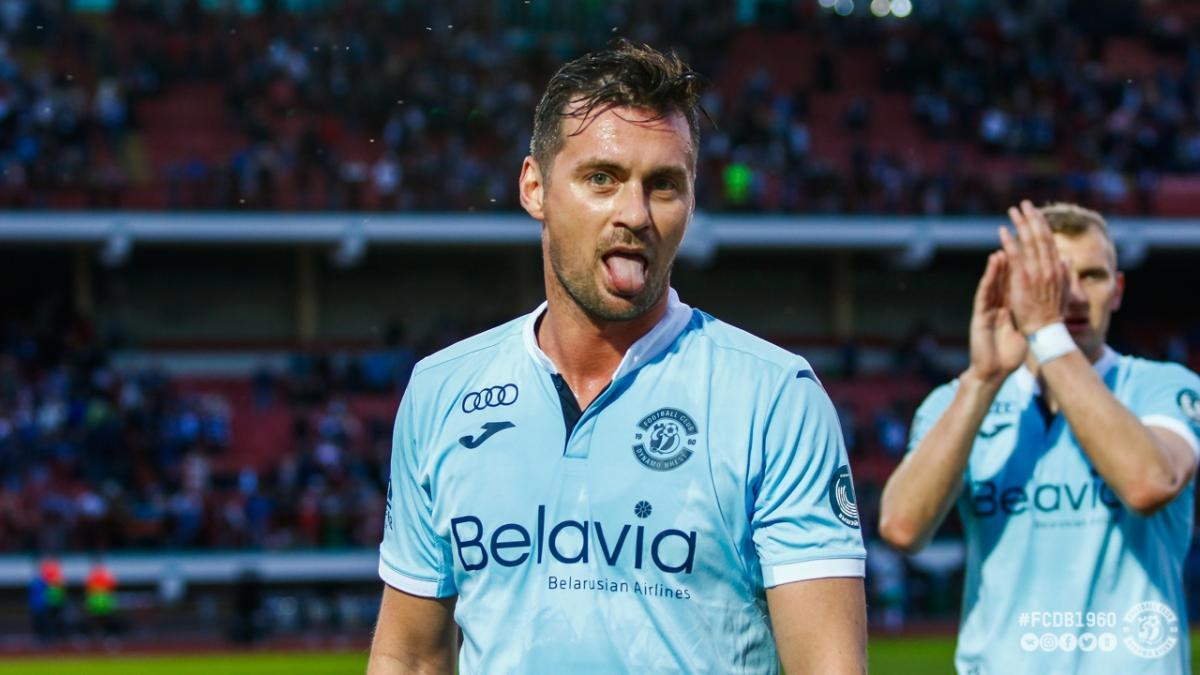 Милевский отдыхает в компании девушки игрока сборной Украины Зинченко: фото