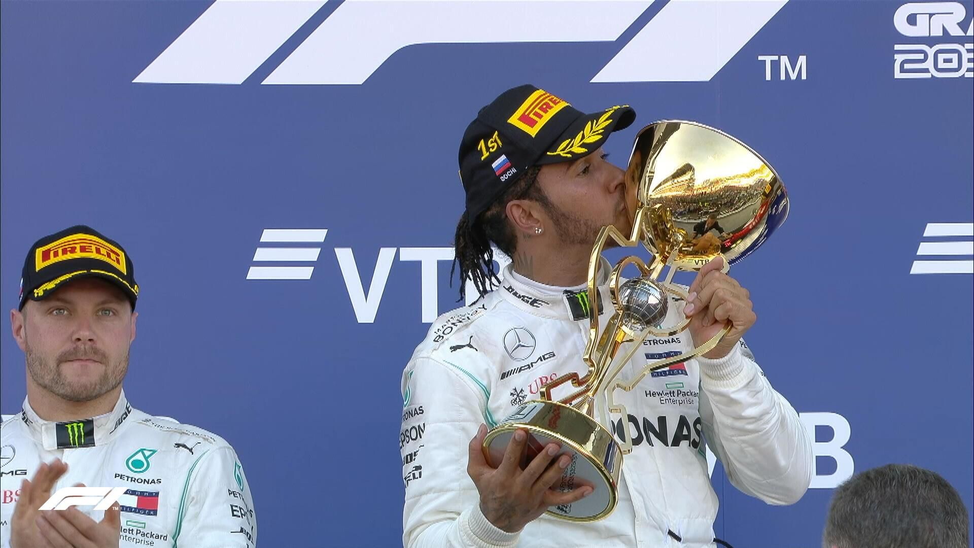 Хэмилтон выиграл Гран-при России, у Mercedes вновь победный дубль