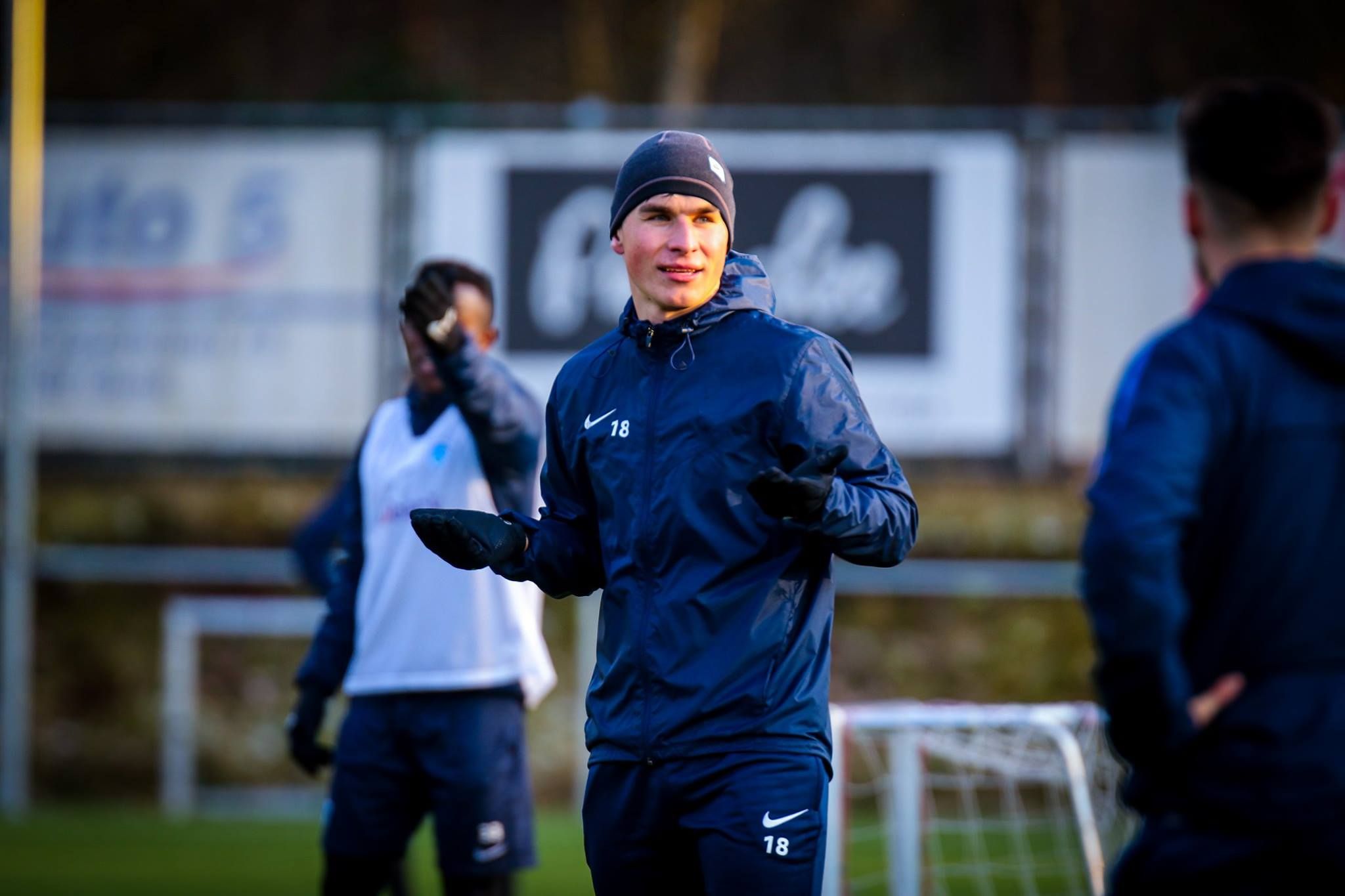 Украинец Малиновский откровенно рассказал, как ему пришлось "бежать" из "Генка" Украинец Малиновский откровенно рассказал, как ему пришлось "бежать" из "Генка"