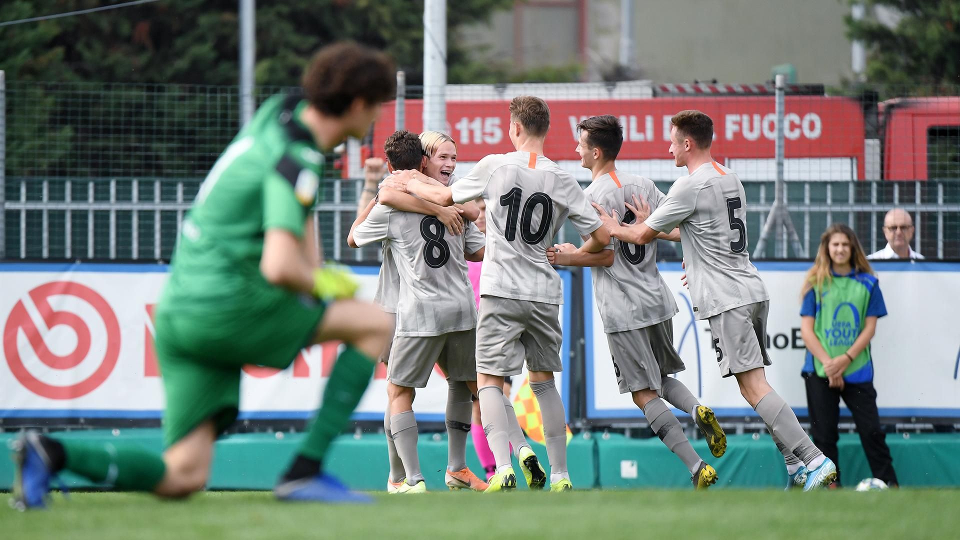 Гравці "Шахтаря" у незвичний спосіб забили пенальті "Аталанті" у матчі Ліги чемпіонів: відео Гравці "Шахтаря" у незвичний спосіб забили пенальті "Аталанті" у матчі Ліги чемпіонів: відео