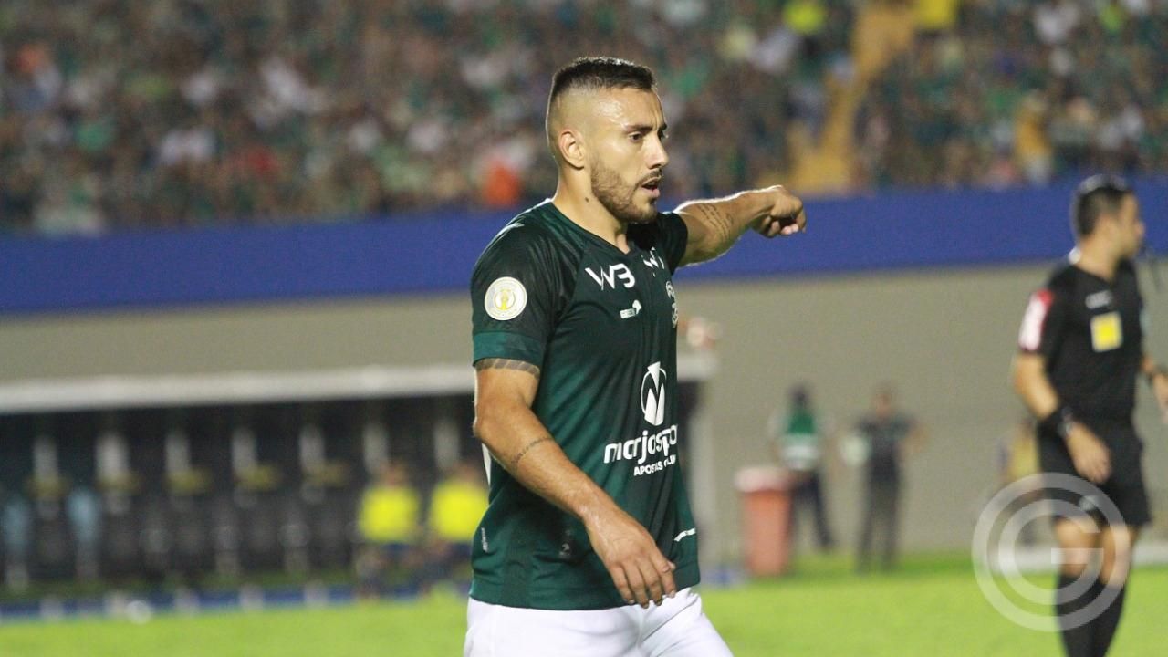 Футболіст, що вижив у авіакатастрофі клубу "Шапекоенсе", забив переможний гол: відео Футболіст, що вижив у авіакатастрофі клубу "Шапекоенсе", забив переможний гол: відео