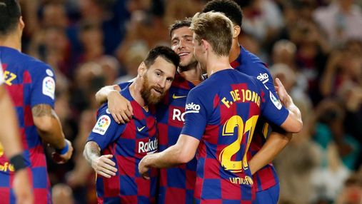 "Барселона" разгромила "Севилью", доигрывая матч вдевятером: видео