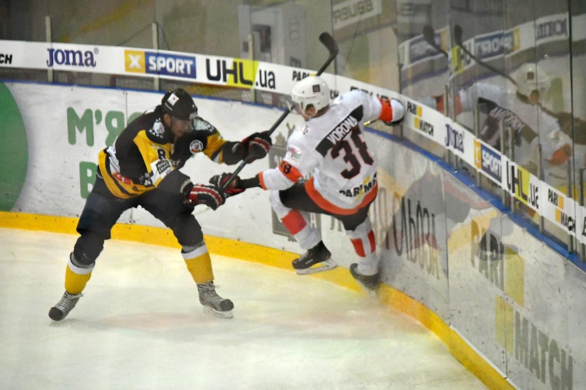 Лидер УХЛ легко победил "Белый Барс" на выезде Лидер УХЛ легко победил "Белый Барс" на выезде