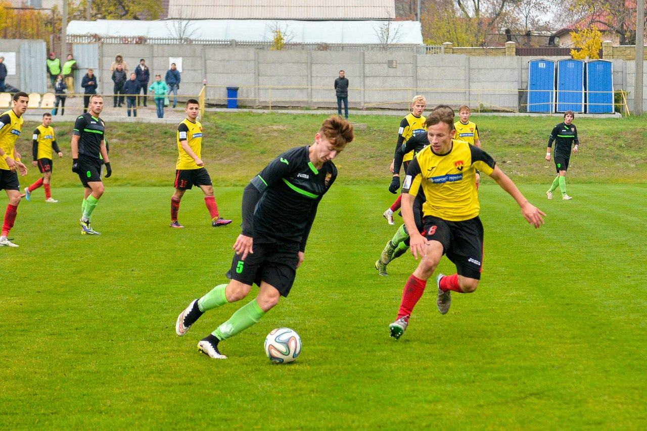 Дисциплинарный комитет строго наказал клуб Второй лиги за брошенную фаном в лайнсмена бутылку