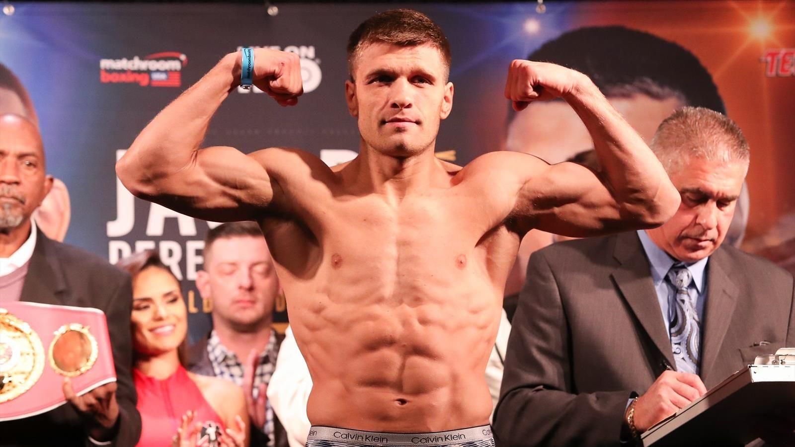 Стали известны огромные гонорары боксеров в поединке Деревянченко – Головкин Стали известны огромные гонорары боксеров в поединке Деревянченко – Головкин