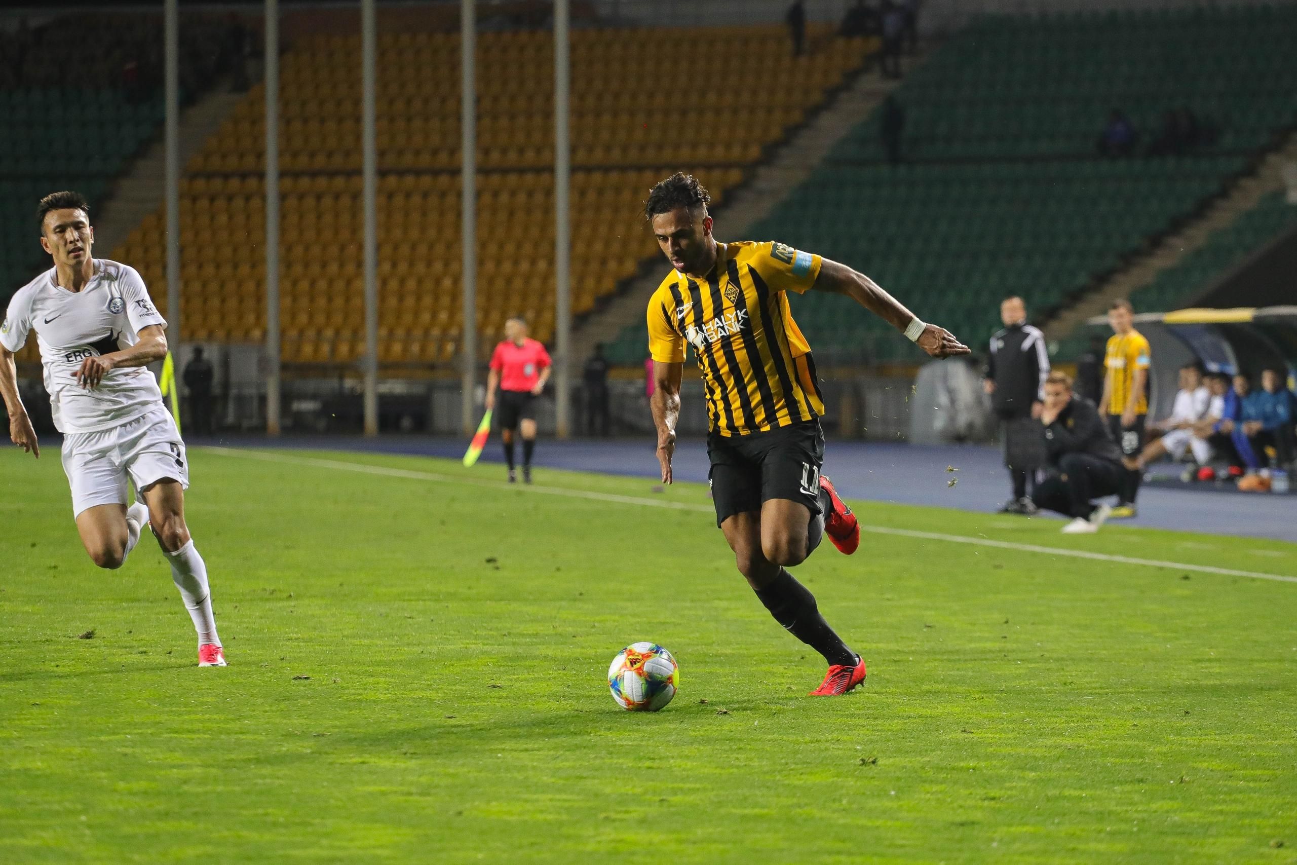 Українець продовжує феєрити у європейському чемпіонаті, забивши 21-й гол у сезоні: відео Українець продовжує феєрити у європейському чемпіонаті, забивши 21-й гол у сезоні: відео