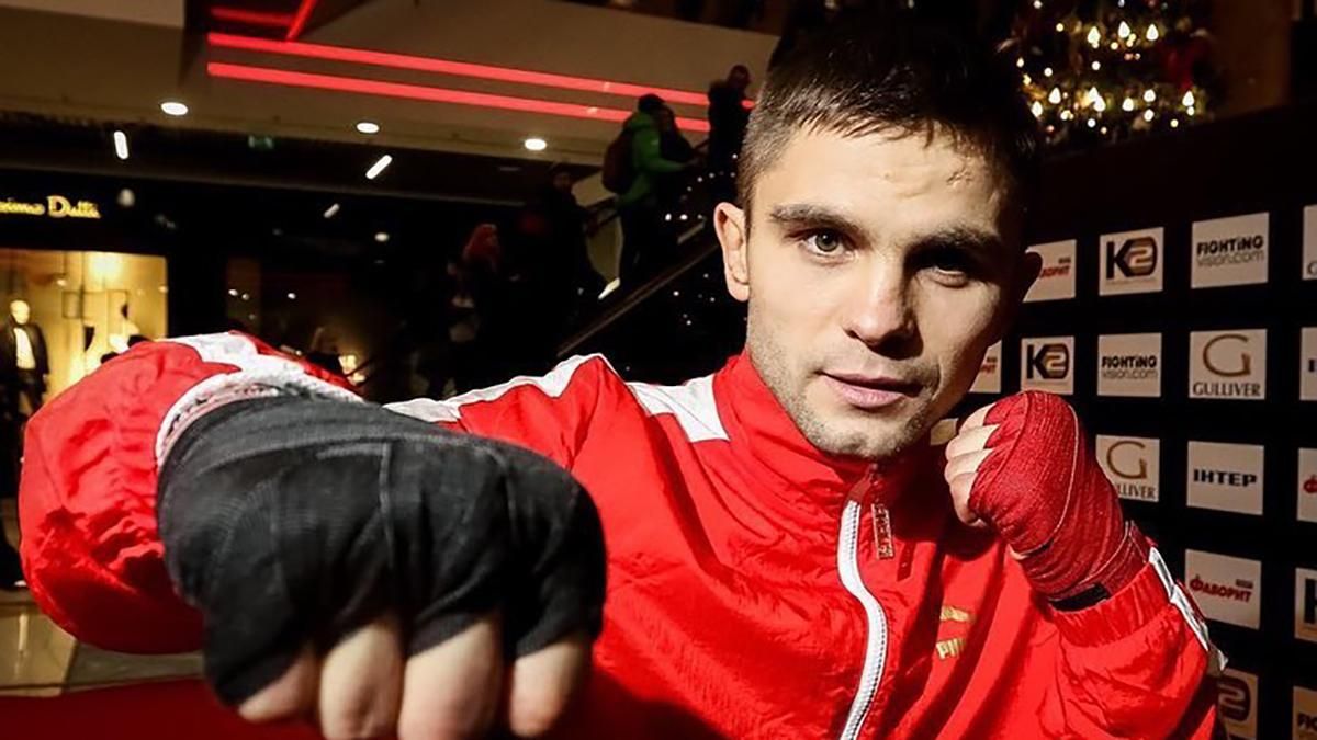 Українець Митрофанов брутально нокаутував суперника, боксера винесли з рингу на ношах: відео