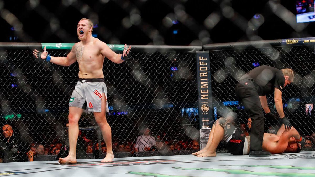 Українець Співак задушливим прийомом здобув першу перемогу в UFC: відео Українець Співак задушливим прийомом здобув першу перемогу в UFC: відео