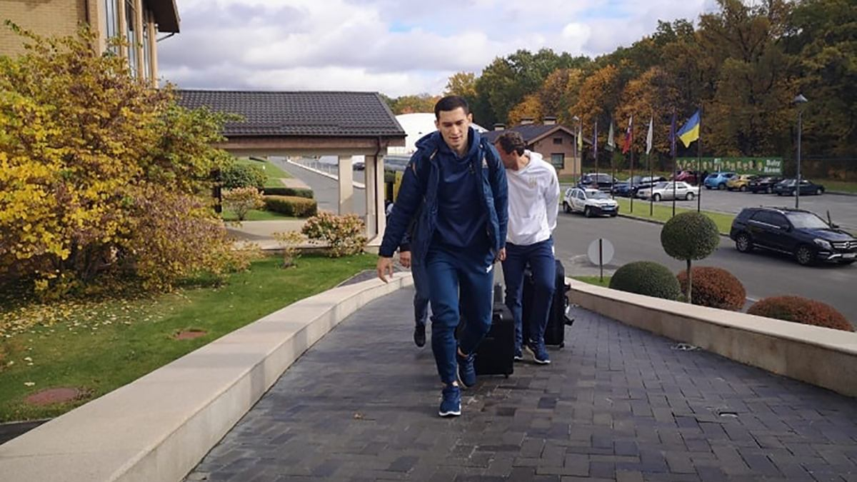 Большинство футболистов прибыли в лагерь сборной Украины, легионеры еще в пути: фото