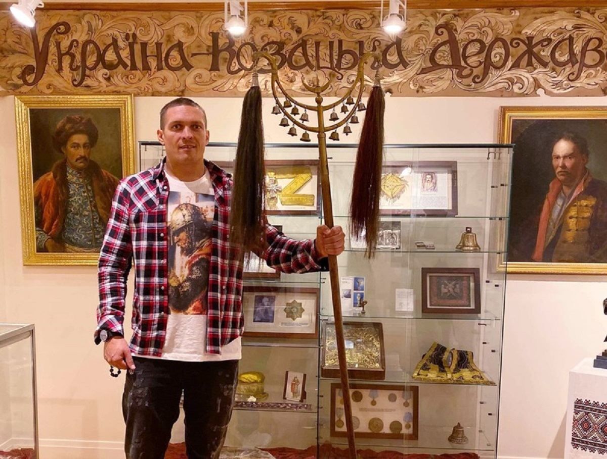 Александр Усик посетил украинскую окраину в Чикаго: фото Александр Усик посетил украинскую окраину в Чикаго: фото