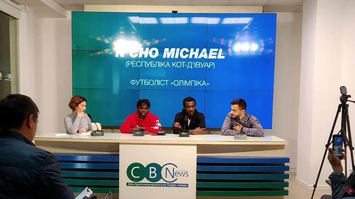Африканські гравці "Олімпіка" поскаржилися на те, що їм не платять зарплату та не годують Африканські гравці "Олімпіка" поскаржилися на те, що їм не платять зарплату та не годують