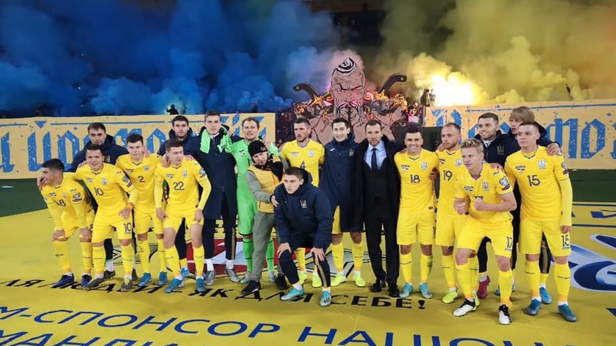 Як вболівальники підтримували збірну України у Харкові: атмосферні фото та відео