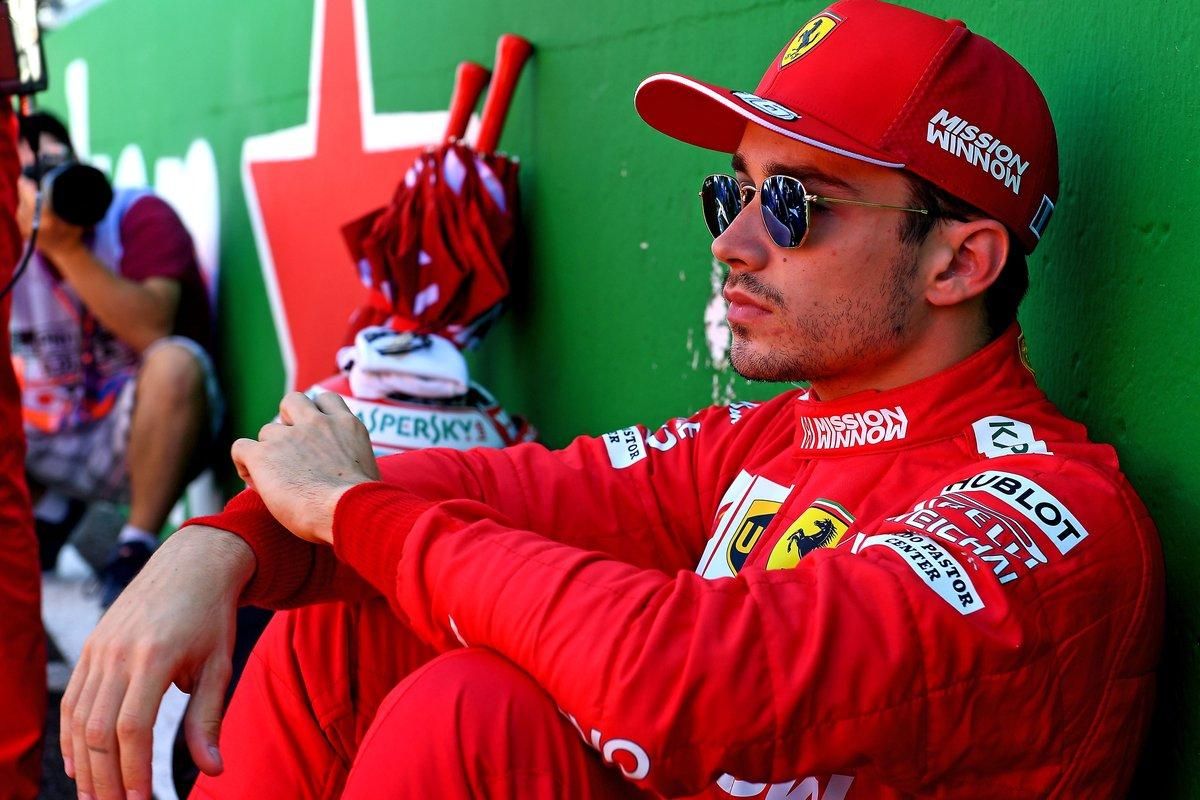 Пилота Ferrari Леклера оштрафовали за аварию на Гран-при Японии: видео
