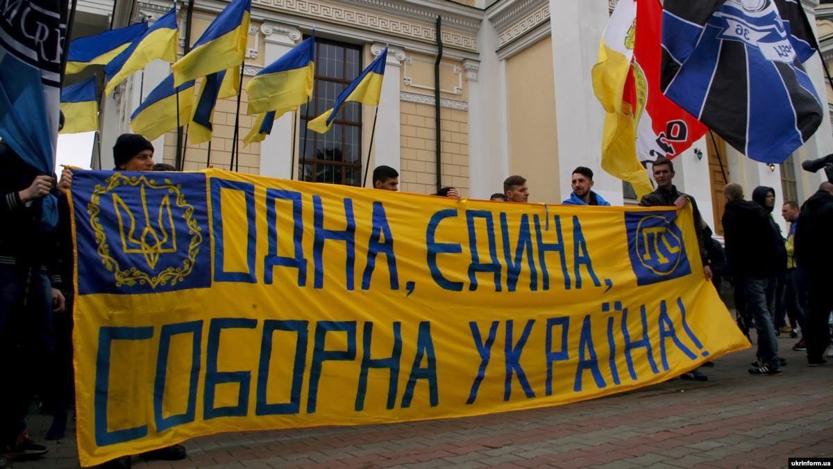 Футболисты записали видео в память о погибших на войне болельщиках Футболисты записали видео в память о погибших на войне болельщиках