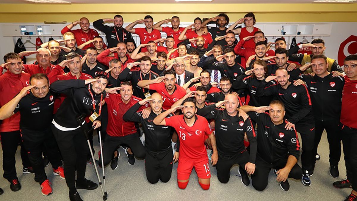 Военное празднование гола сборной Турции: что произошло и реакция УЕФА Военное празднование гола сборной Турции: что произошло и реакция УЕФА