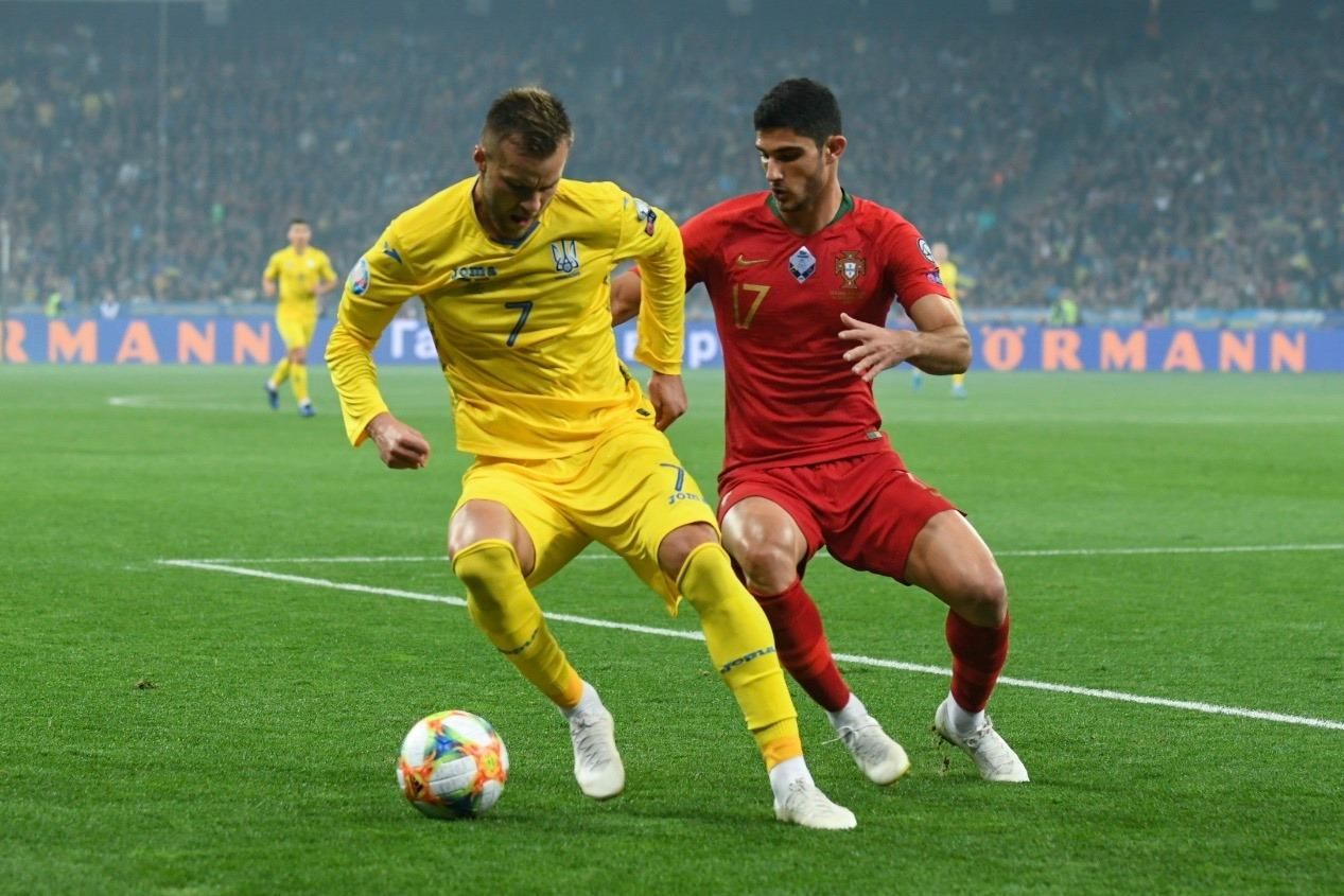 Хитрый финт Ярмоленко в матче с португальцами стал лучшим по версии УЕФА: видео