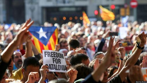 "Барселона" согласилась перенести матч с "Реалом" из-за массовых протестов в Каталонии