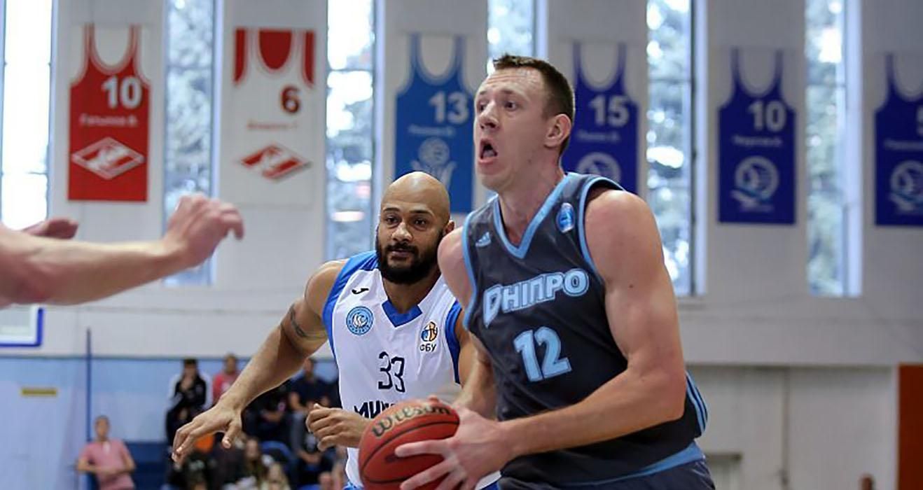 Суперліга: "Дніпро" в напруженому поєдинку переграв "Миколаїв" Суперліга: "Дніпро" в напруженому поєдинку переграв "Миколаїв"